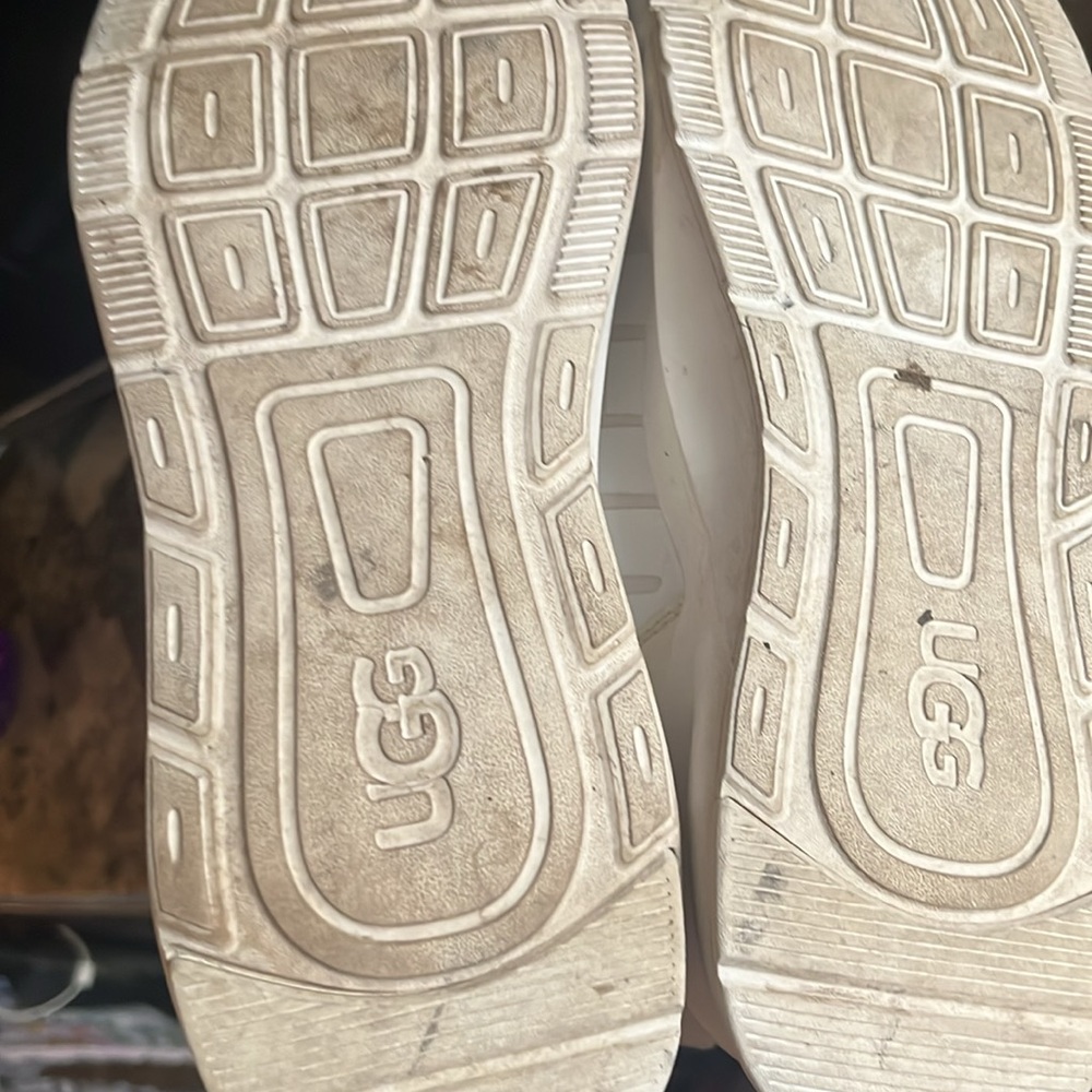 Ugg - Picture 7 of 7